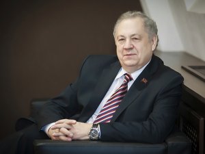 На счете челябинского депутата в зарубежном банке нашли почти 100 млн евро. Это может стоить ему карьеры