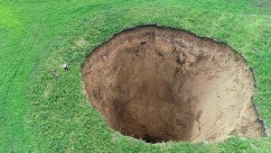 В Нижегородской области появилась карстовая воронка глубиной 50 метров