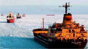 Перевозить углеводороды по Северному морскому пути разрешат только судам под флагом РФ