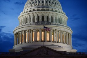 Сенат США проголосовал за снижение пошлин на сотни китайских товаров