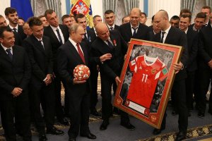 «Ничего не выиграли»: кто против награждения футболистов