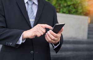 Чиновники перейдут на смартфоны с российской ОС?