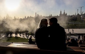 Главный архитектор Москвы пожаловался на занимающиеся сексом в "Зарядье" пары