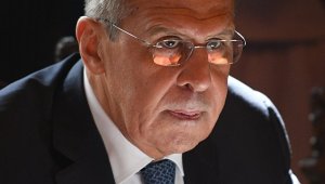 Лавров заявил о "злоупотреблении долларом" со стороны США