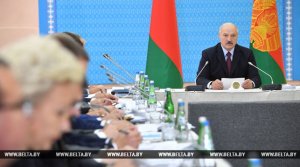 Лукашенко требует внести предложения по заменам в руководстве правительства