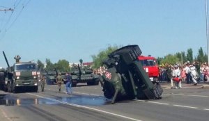 В Курске перевернулся танк, участвовавший в параде