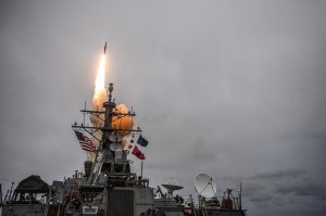 США перебросили в Персидский залив эсминец для удара по Сирии. Поводом должна стать провокация с химическим оружием