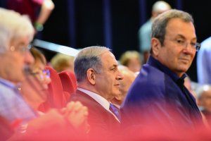 Бывший премьер и министр обороны обнаружил у Израиля 12 из 14 симптомов фашизма