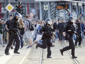 В антимигрантских погромах в Хемнице пострадали и афганцы, и болгары (Политолог рассказал, что происходит в Германии после убийства немца арабами)