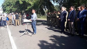 "Мама штаны на вырост купила". В Сети высмеяли внешний вид Климкина