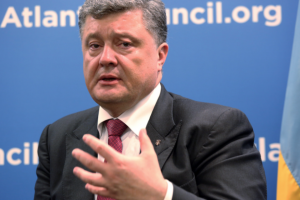 "посеять уныние" среди украинцев в завтрашнем дне .......(Порошенко обвинил Москву во "вмешательстве" в выборы на Украине)