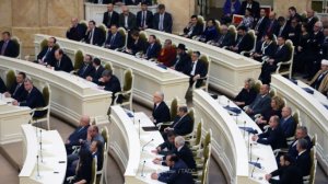 В петербургском парламенте появился дресс-код на выход. Парламентариев заставляют носить галстук. Некоторые недовольны