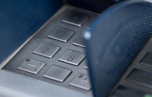 В РОССИИ 04:38, 4 сентября 2018 Некоторые банкоматы перестали принимать купюры в 5000 рублей из-за вброса фальшивок