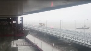 Опубликовано  видео с места столкновения плавкрана с Крымским мостом