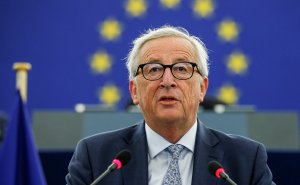 Глава Еврокомиссии выступил за сокращение долларовых расчетов в ЕС