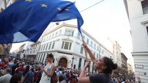 Раскол Европы. За "разрушение демократии" впервые накажут целую страну