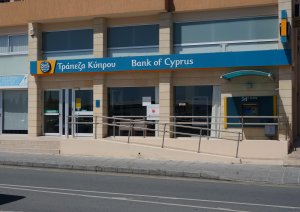 Банки Кипра разрешили россиянам вывести деньги с замороженных счетов
