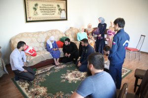 В Чечне наступает национальный праздник "День чеченской женщины". В республике поздравили старейшую жительницу Коку Истамбулову. Ей 129 лет