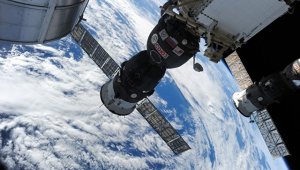 На этапе сборки в корпусе "Союза" не было отверстия, сообщил источник