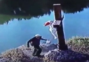 В Умани ультраортодоксы подожгли крест и подрались с местными христианами