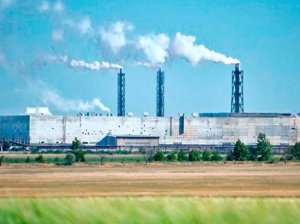 Завод в Армянске вновь отравил людей химикатами: власти бездействуют