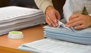 [Попали] В Кремле наблюдают за выборами главы Приморского края.  Тарасенко обогнал своего конкурента на 0,5%, набрав 49,02%. Ищенко объявил бессрочную голодовку