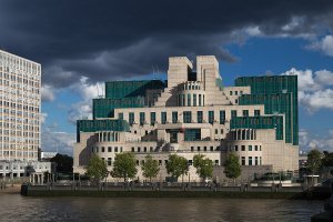 Посольство РФ в Лондоне объяснило "загадочные инциденты" с россиянами в Великобритании