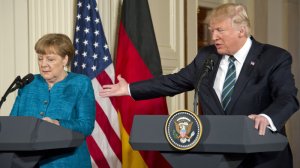 Трамп считает неуместным то, что ФРГ платит РФ миллиарды долларов за "Северный поток - 2" (Президент США считает, что "это очень плохо для народа Германии")