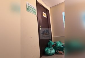 Челябинцы принесли мусор к дверям «Горэкоцентра», отвечающего за чистоту в городе
