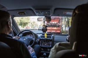 «Мы заблудились»: 74.ru проследил за мусоровозом и увидел, как на самом деле чистят дворы