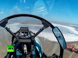 Российские истребители уничтожили корабли условного врага в Чёрном море: видео из кабины пилота