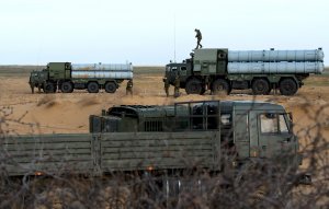 Источник: Россия безвозмездно поставила Сирии три дивизиона С-300ПМ ("вместе с пусковыми установками  доставлен и возимый боекомплект в составе более 100 зенитных управляемых ракет для каждого")