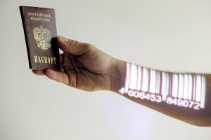 Правительство обсуждает замену бумажных паспортов на электронные