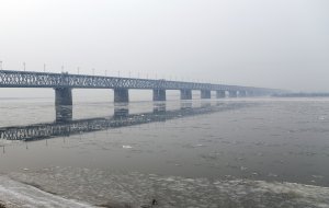 Строители соединили российскую и китайскую части моста через Амур (Мост Нижнеленинское - Тунцзян - первый железнодорожный мост между Россией и КНР)