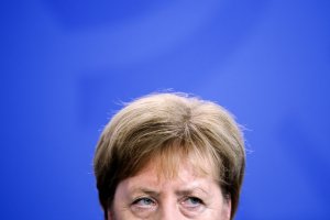 New York Times: Меркель пора забыть о проблемах в Германии и спасти будущее Европы