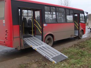 Кировское АТП пытается получить компенсацию из бюджета за недоступный для инвалидов автобус