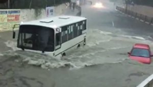 Наводнения в Туапсе (Из-за проливных дождей на Кубани погибли два человека, трое пострадали)