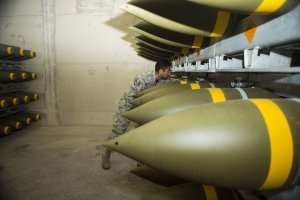 Пентагон осуществил беспрецедентную поставку боеприпасов и снаряжения на передовую авиабазу в Германии