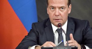 Медведев пригрозил ввести запретительные пошлины на нефть из-за роста цен на бензин
