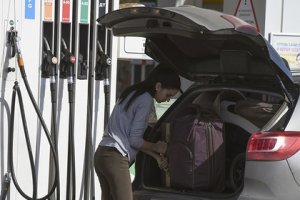 Путин попросил Козака доложить о работе по сдерживанию цен на нефтепродукты