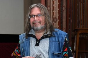 В Москве лауреат премии журнала «Новый мир» (2006), «Новой Пушкинской» (2016) и премии «Венец» (2017) пырнул ножом лауреата премий А.Белого (1988), А.Григорьева (1997) и братьев Тарковских (2009)