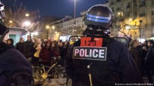 Во Франции число пострадавших на акциях протеста возросло до 106 человек