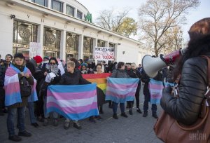 В Киеве радикалы сорвали марш за права трансгендеров (фото, видео)