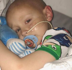 Последние слова 5-летнего ребёнка, которого убил рак: «Мне очень жаль, что я подвёл вас». Страшный диагноз ему поставили в 2016-м, но за это время ему не удалось собрать необходимую сумму на лечение