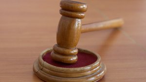 Суд в Москве арестовал двух следователей, задержанных при получении взятки