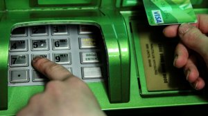 Пара иркутян обманула банкомат купюрами «банка приколов»