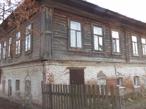 Чиновники в Нолинске больше десяти лет не могут признать столетний дом аварийным