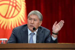 Алмазбека Атамбаева обвинили в узурпации власти и отказе от идей революции