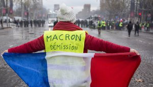 Парижский Майдан: как подавляют попытку бунта против США