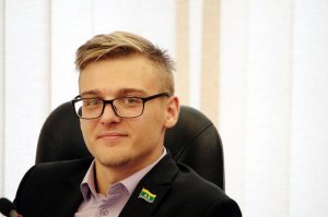 [«С человеческим лицом»] Депутат городской думы Екатеринбурга, назвавший ГУЛАГ «хорошей вещью», пояснил, что сопереживает осужденным, но поддерживает идею трудовых лагерей без жестокости и беззакония